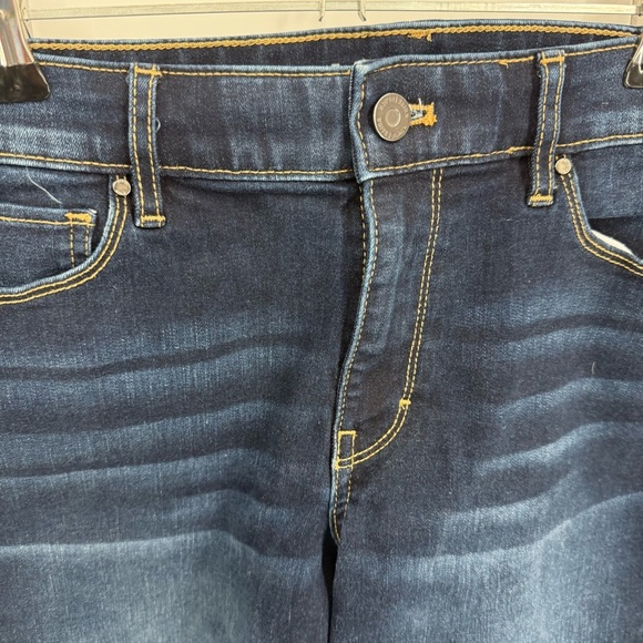 White House Black Market Women's Bermuda Denim Shorts Size 8 Cuffed Jean stretch - Picture 4 of 9